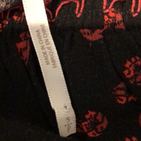 FREE PEOPLE Black Boho Tunic w Smocked Detail and Red Floral Pattern Sz Small - Picture 8 of 15